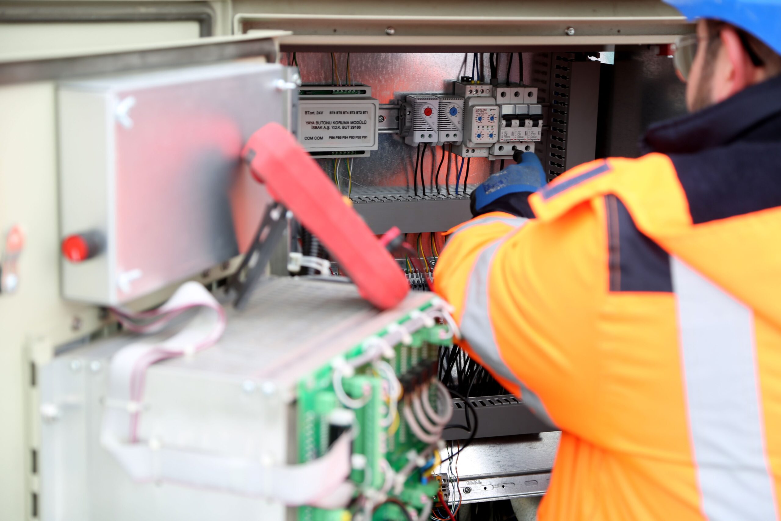 Électricien d'Équipement du Bâtiment